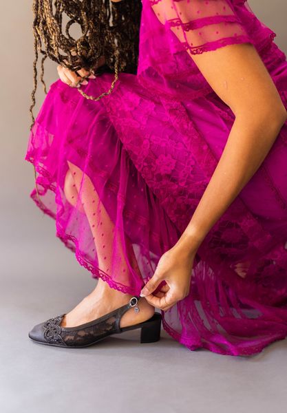 Lifestyle image of Faleece Black/Black Stones