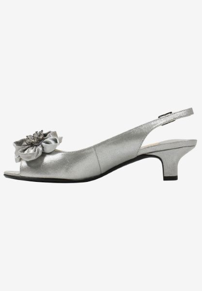 Left side view of Leonelle Silver