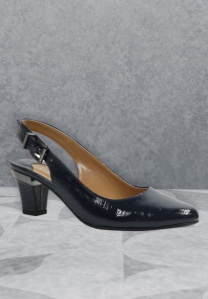 Lifestyle image of Malree Navy